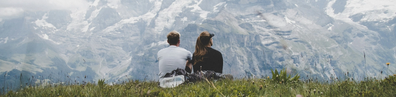 5 schweiziske beklædningsmærker i front med bæredygtighed